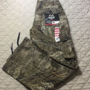 Women’s Realtree Max1 Xt Camo hunting pants BNWT!